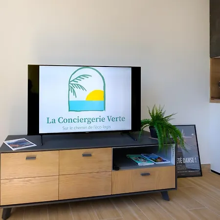 La Grande Bleue, Magnifique T2 Climatise, Proche De La Menton