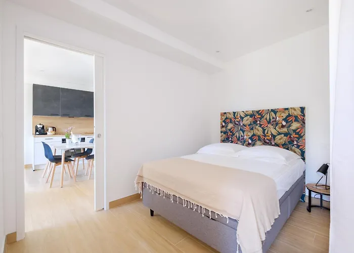 La Grande Bleue, Magnifique T2 Climatise, Proche De La * Menton