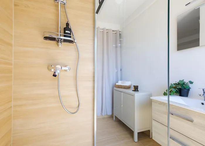 La Grande Bleue, Magnifique T2 Climatise, Proche De La * Мантон