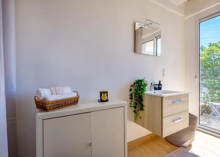 La Grande Bleue, Magnifique T2 Climatisé, Proche De La *